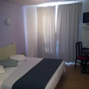 le-clos-fleuri-bourg-de-thizy.hotels-rhonealpes.com/